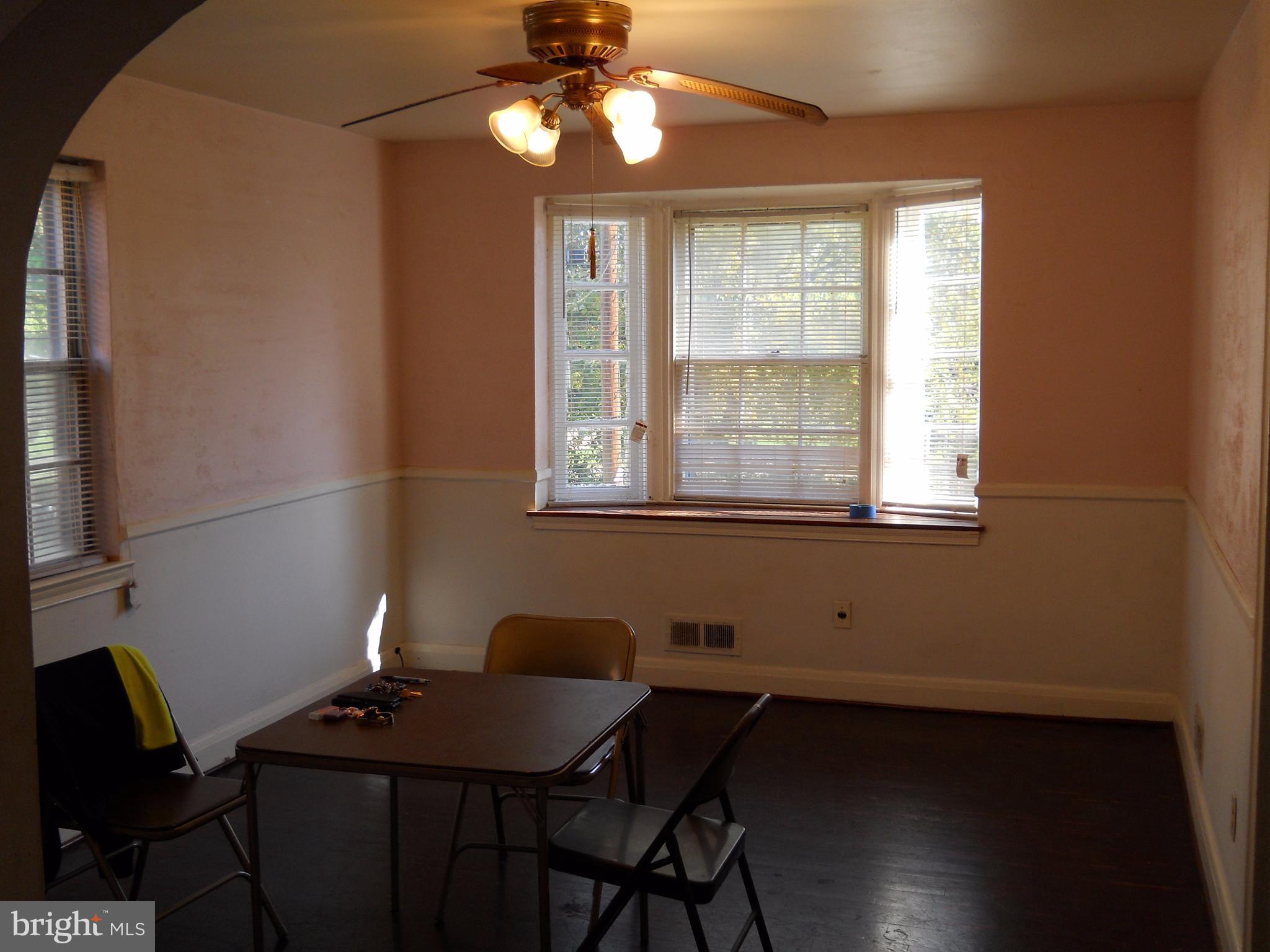 5723 Edgepark Road Baltimore, MD 21239 - Photo 14 of 17 Living Room