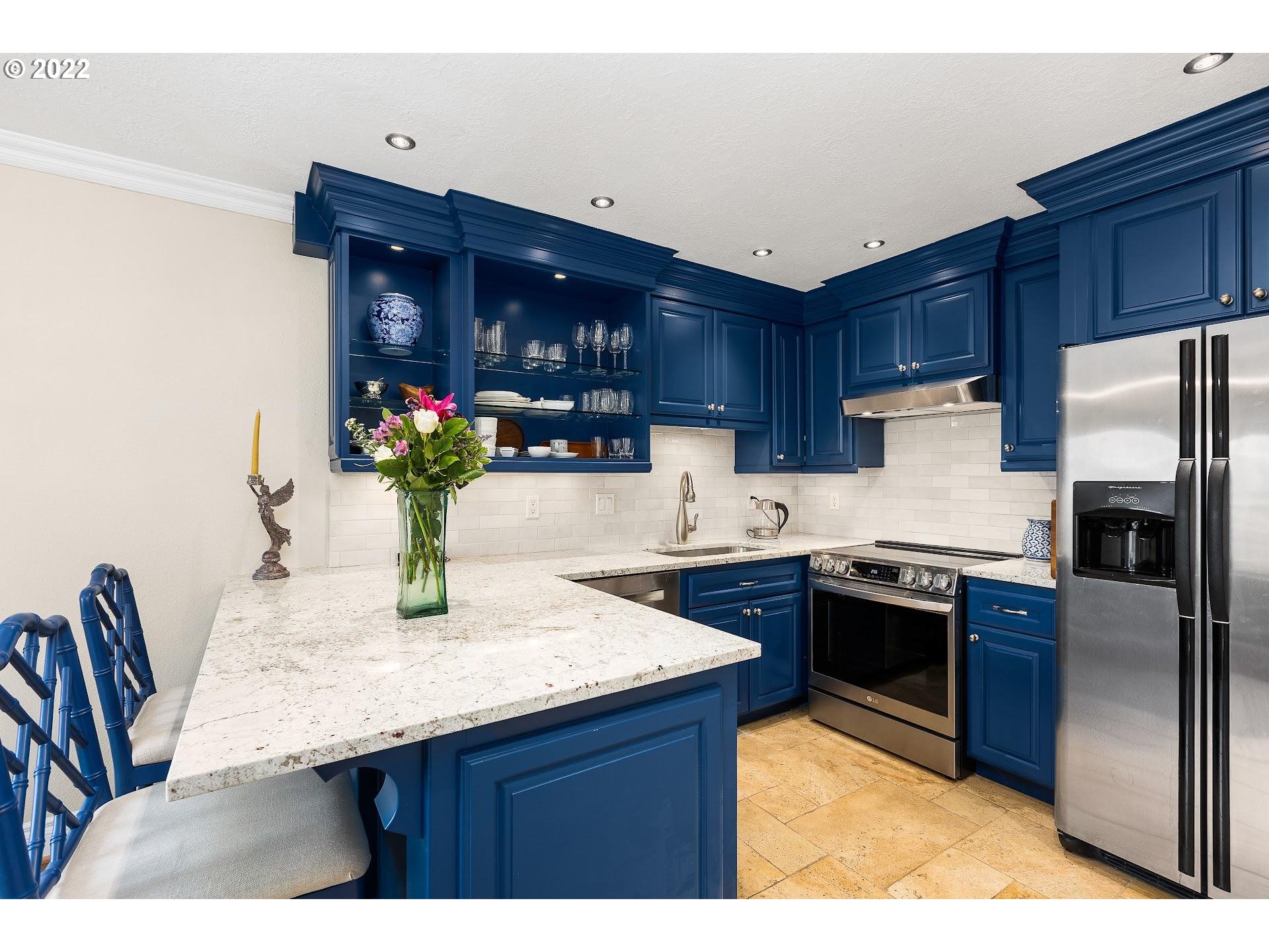 86 Kingsgate Road, Unit E 103 Lake Oswego, OR 97035 - Photo 16 of 29 Gallery Image 16