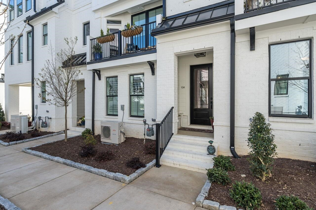 1501 Draper Vw Loop, Unit 104 Raleigh, NC 27608 - Photo 2 of 29 Photo 2