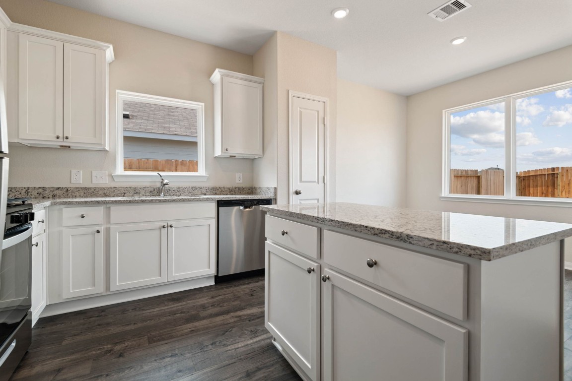 349 Fastboy Lane Waller, TX 77484 - Photo 6 of 13