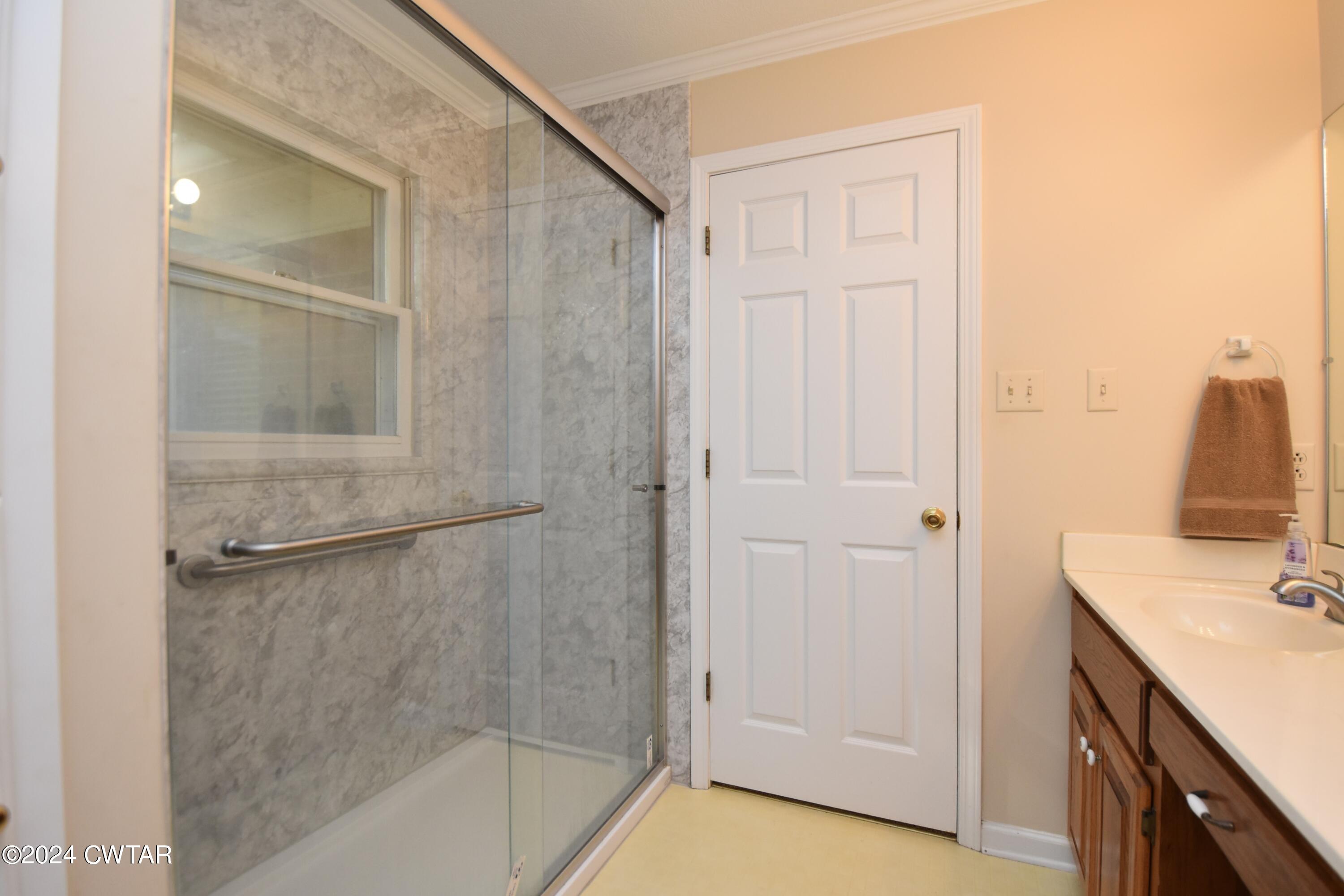 63 Deep Gap Road Jackson, TN 38301 - Photo 15 of 31 a bathroom with a tub and a sink