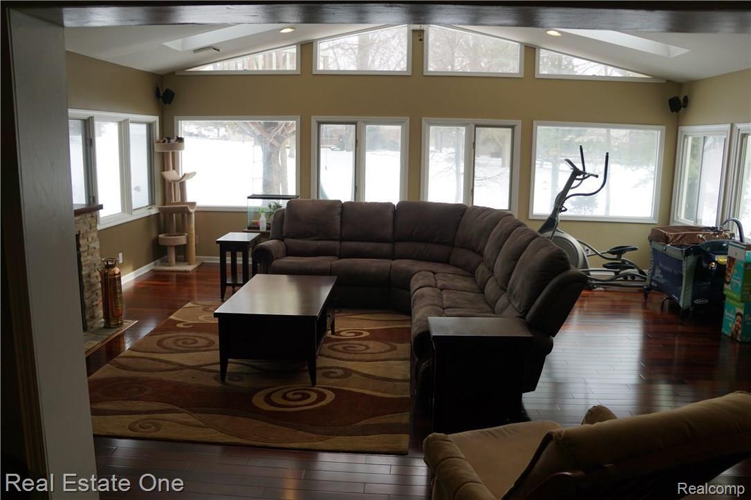30070 High Valley Road Farmington, MI 48331 - Photo 15 of 70 Enormous light filled family room.