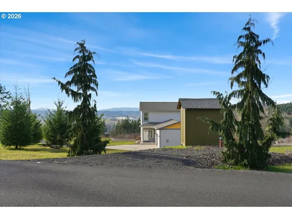 a view of a house with a yard