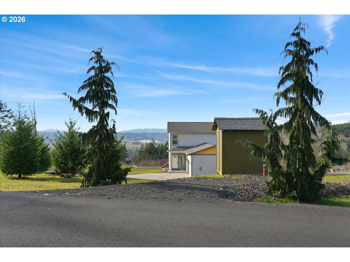 163 Yates Road Chehalis, WA 98532 - Photo 28 of 33 a front view of a house with a yard