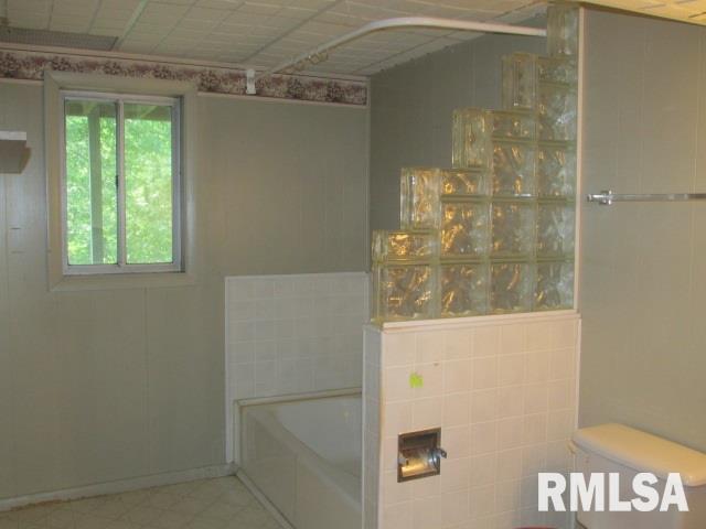 405 Spring Court Washington, IL 61571 - Photo 13 of 21 Gallery Image 13