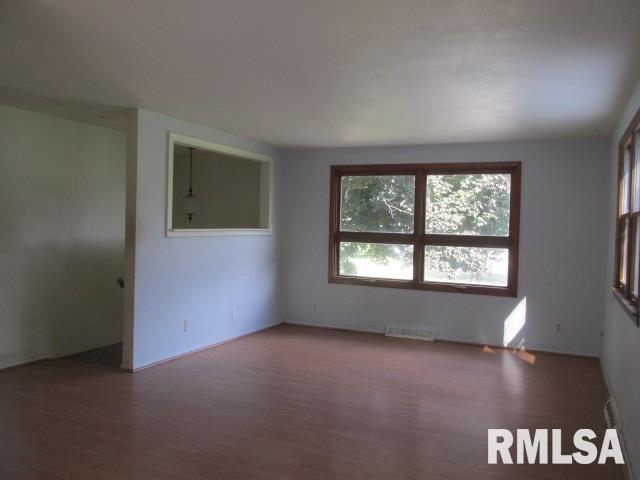 405 Spring Court Washington, IL 61571 - Photo 3 of 21 Gallery Image 3