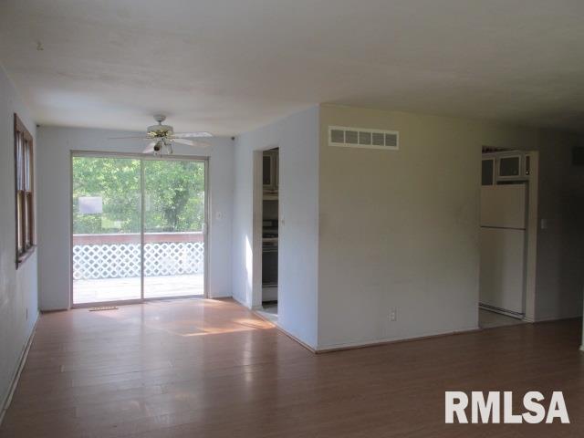 405 Spring Court Washington, IL 61571 - Photo 4 of 21 Gallery Image 4