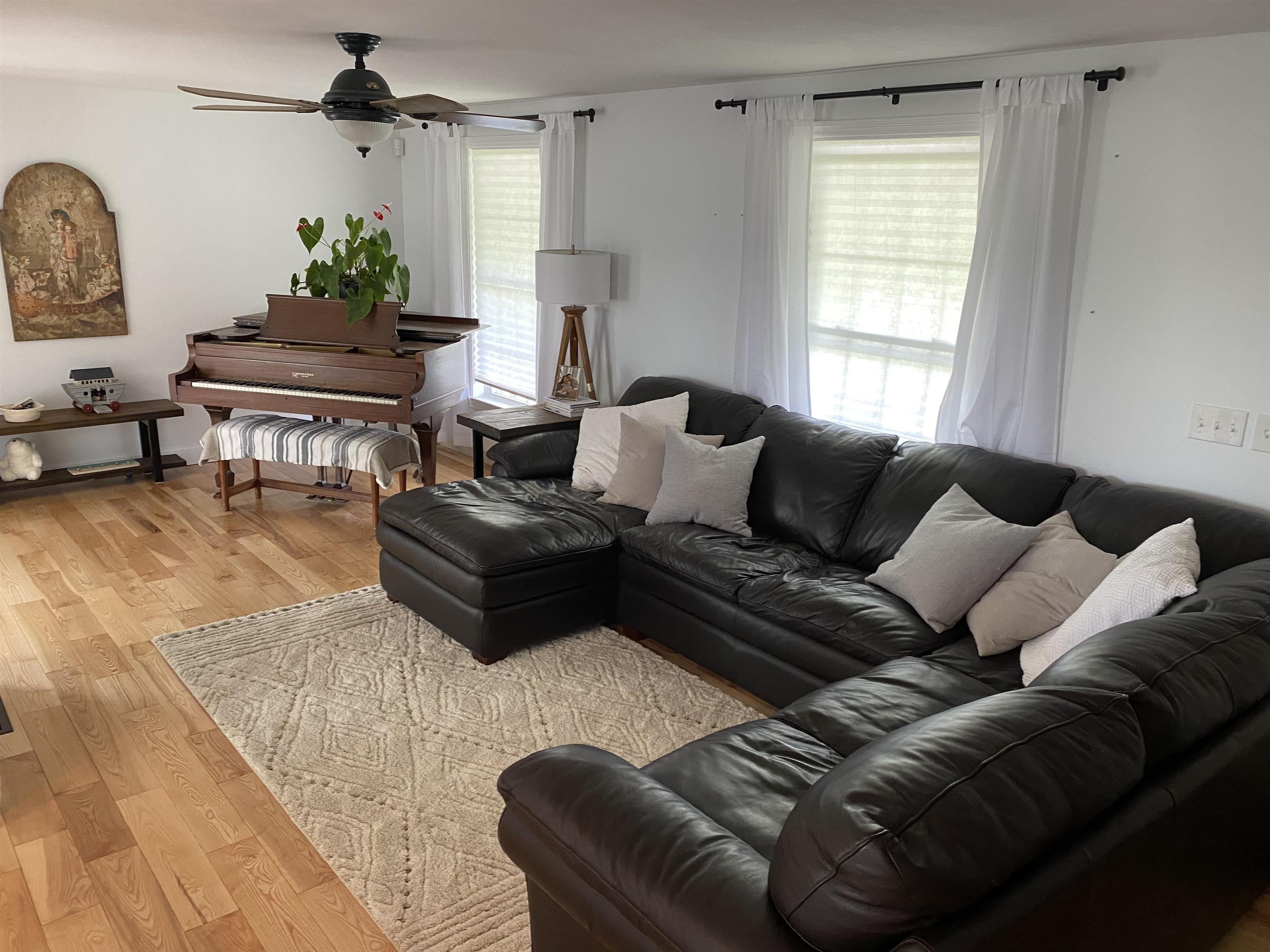 544 Wellington Hill Road Manchester, NH 03104 - Photo 5 of 20