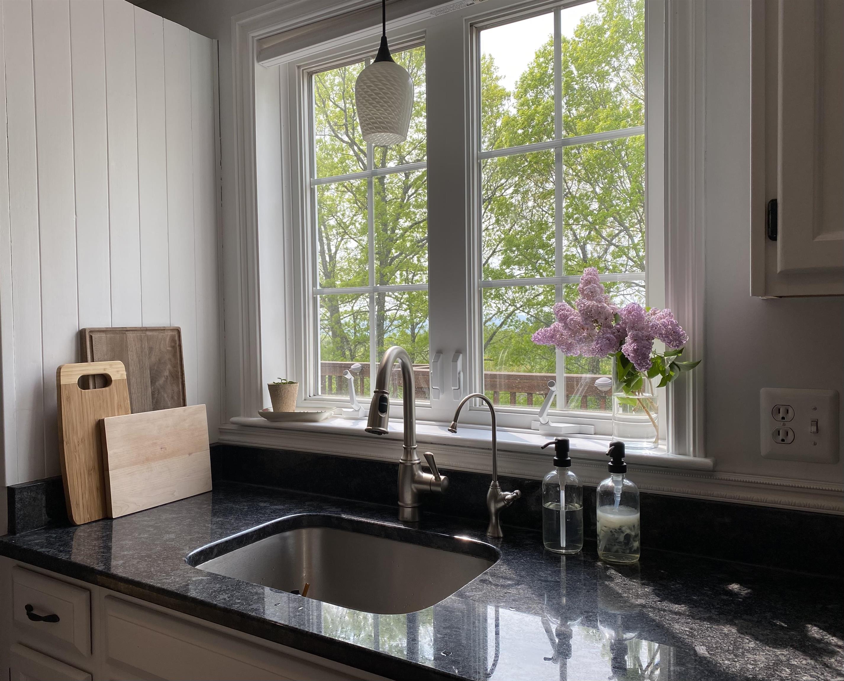 544 Wellington Hill Road Manchester, NH 03104 - Photo 9 of 20