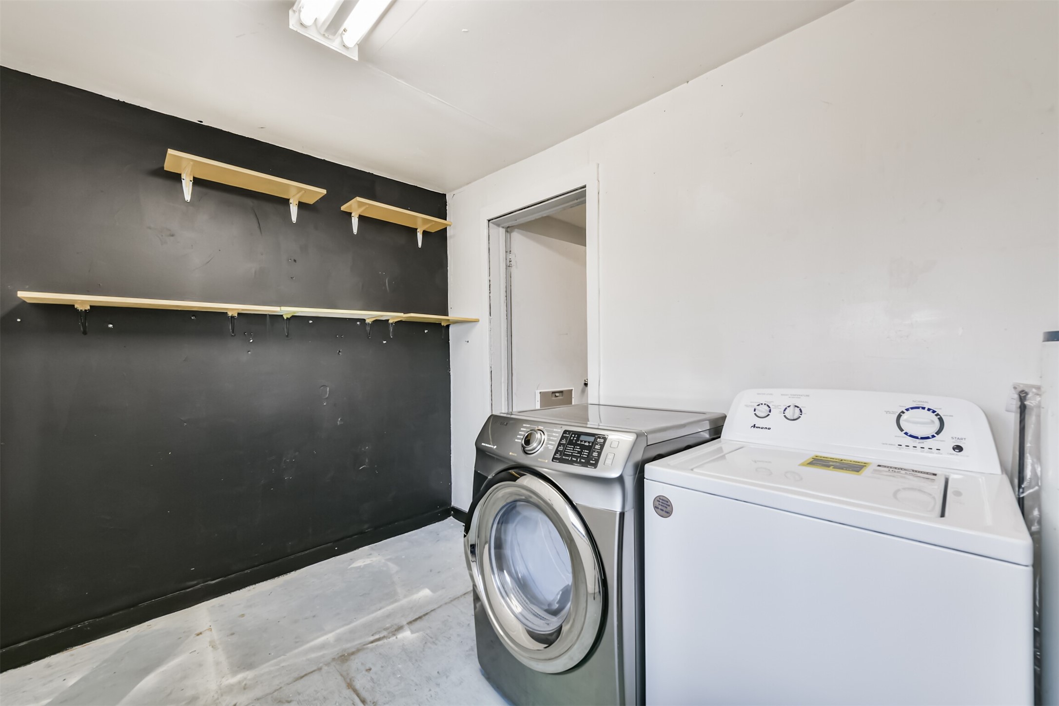 1021 Maple Street La Marque, TX 77568 - Photo 15 of 16 Laundry room