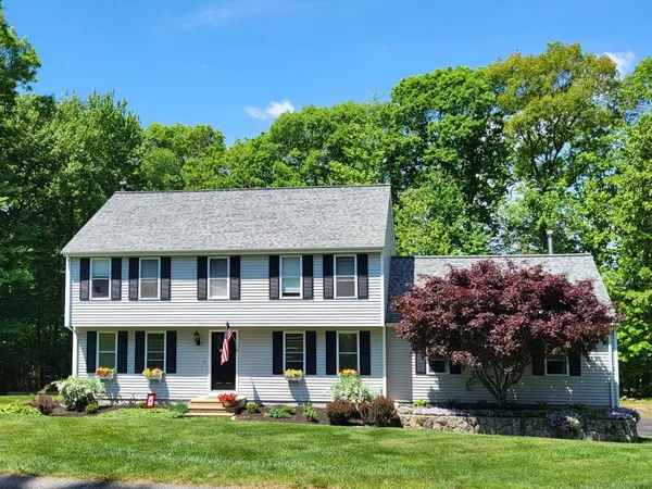$715,000 | 6 Chamberlain Road, Uxbridge, MA 01569