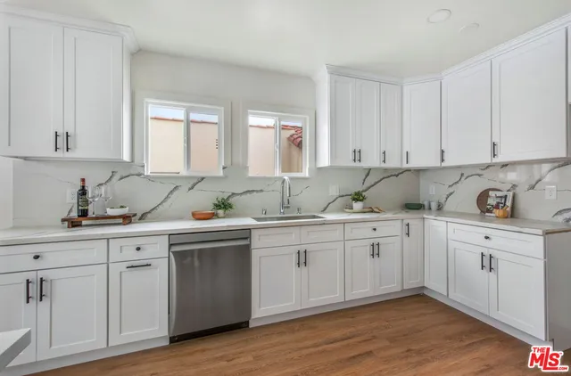 $1,100,000 | 4325 West 58th Place, Los Angeles, CA 90043