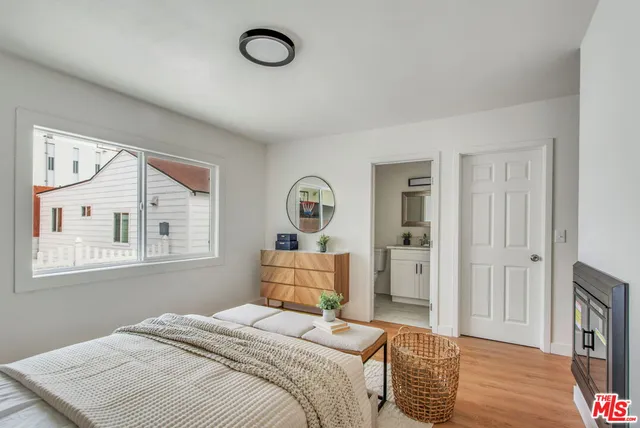 $1,100,000 | 4325 West 58th Place, Los Angeles, CA 90043