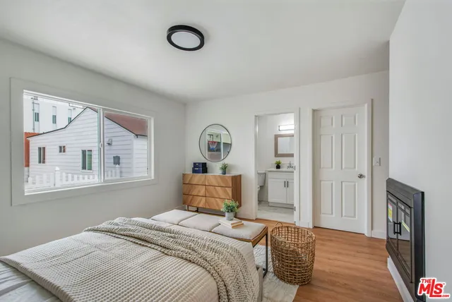 $1,100,000 | 4325 West 58th Place, Los Angeles, CA 90043