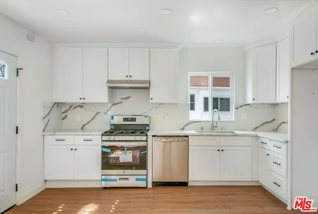 $1,100,000 | 4325 West 58th Place, Los Angeles, CA 90043