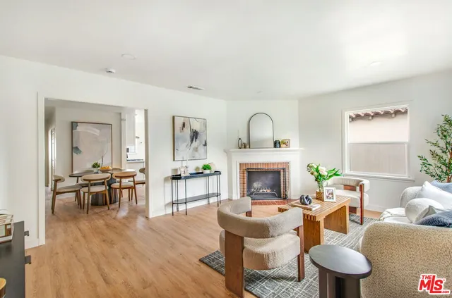 $1,100,000 | 4325 West 58th Place, Los Angeles, CA 90043