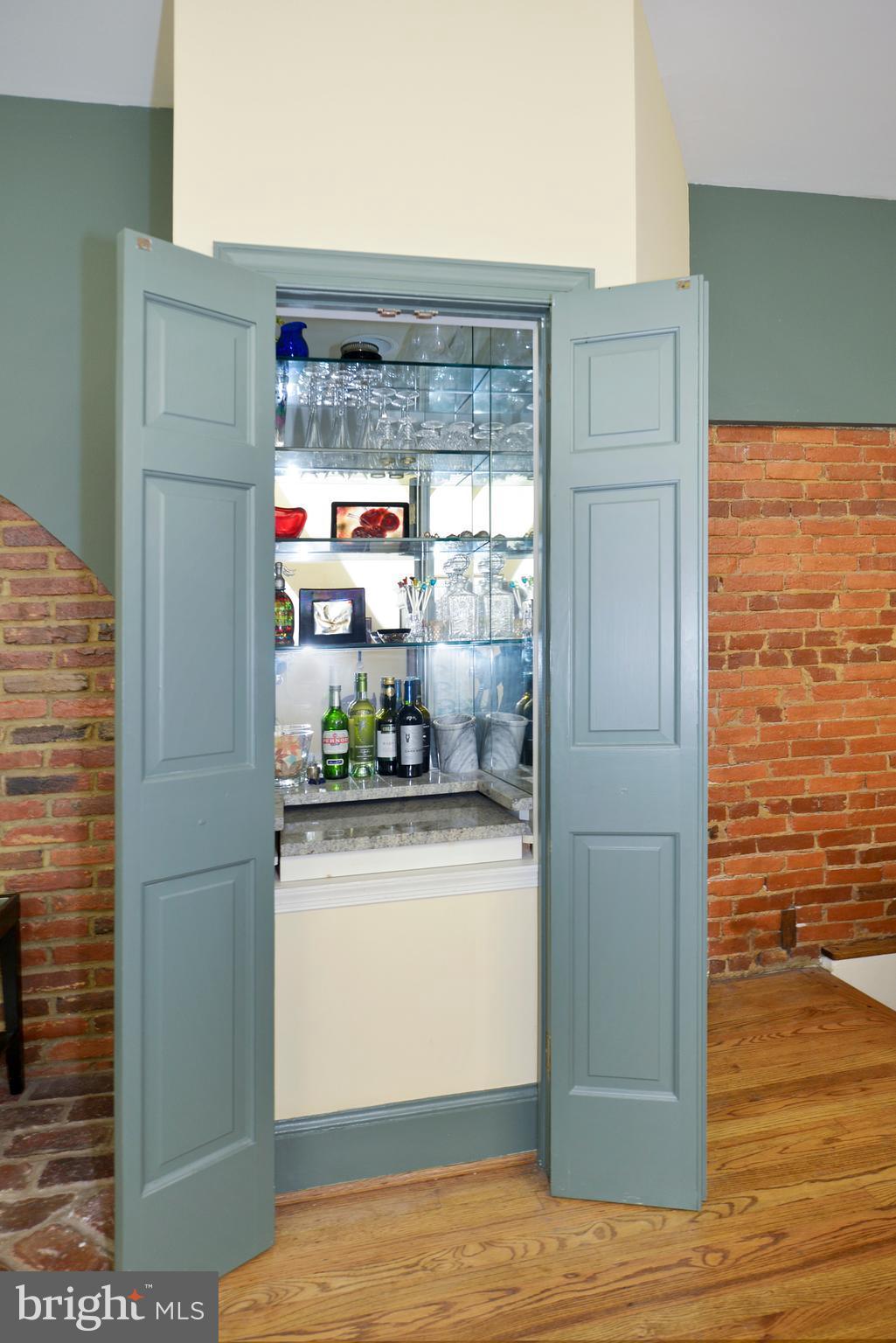 412 7th Street Southeast Washington, DC 20003 - Photo 9 of 30 Built-in Bar