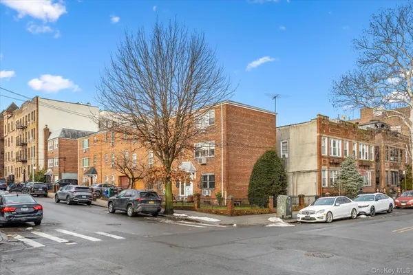 $2,099,000 | 25-04 42nd Street | Astoria