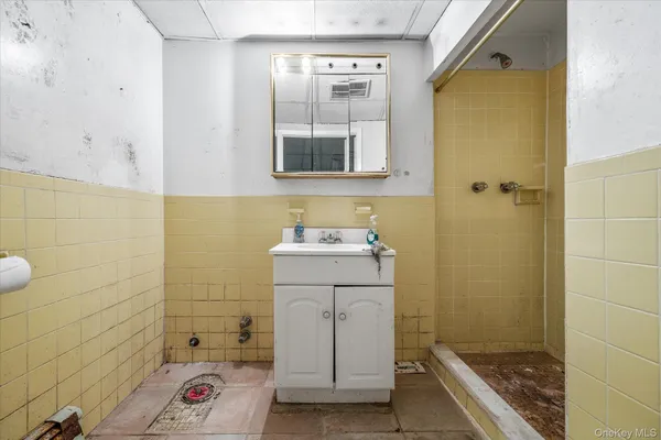 $2,099,000 | 25-04 42nd Street | Astoria