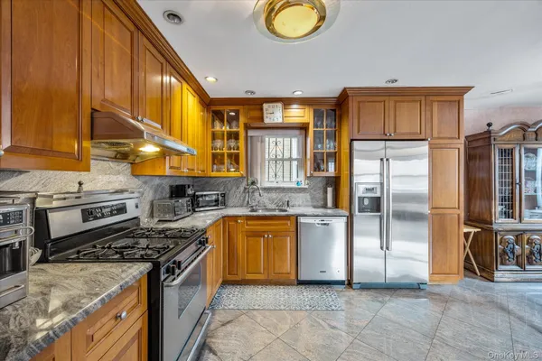 $2,099,000 | 25-04 42nd Street | Astoria