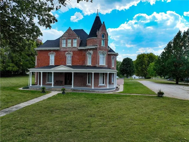 $600,000 | 433 West State Street, Troy, KS 66087