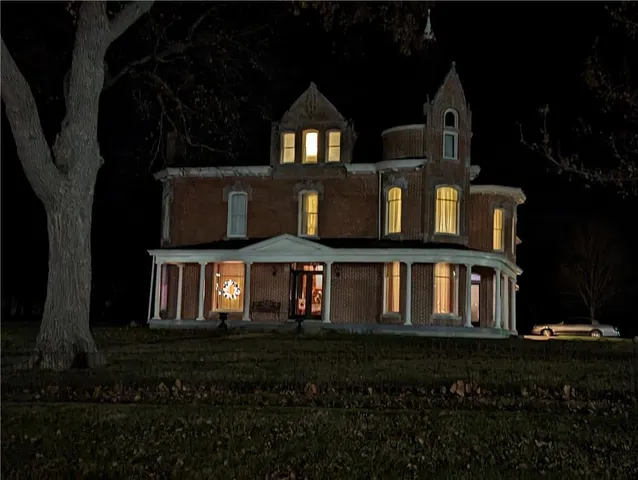 $600,000 | 433 West State Street, Troy, KS 66087