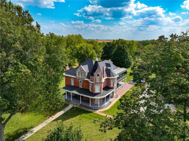 $600,000 | 433 West State Street, Troy, KS 66087