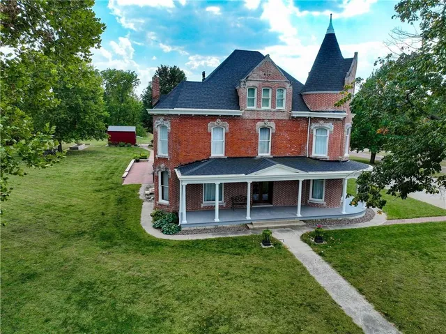 $600,000 | 433 West State Street, Troy, KS 66087