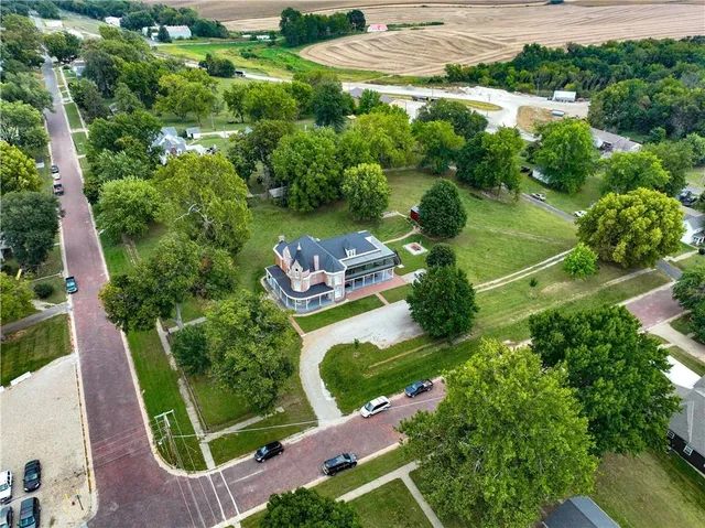 $600,000 | 433 West State Street, Troy, KS 66087
