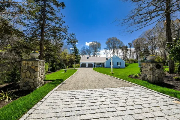 $1,245,000 | 9 Coach Lane, Sandwich, MA 02563