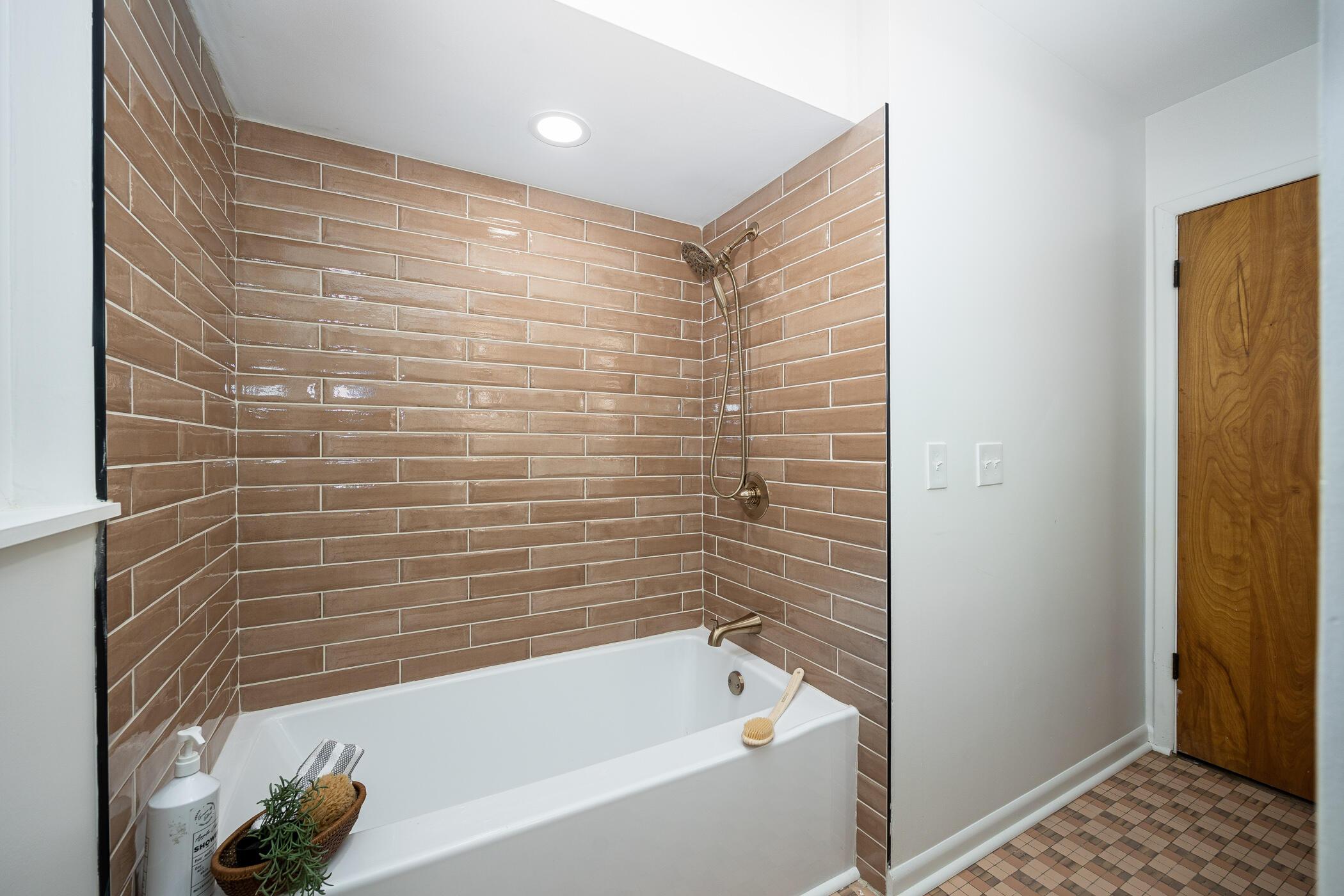2864 Castlewood Road Columbus, OH 43209 - Photo 22 of 45 Full Bath 2