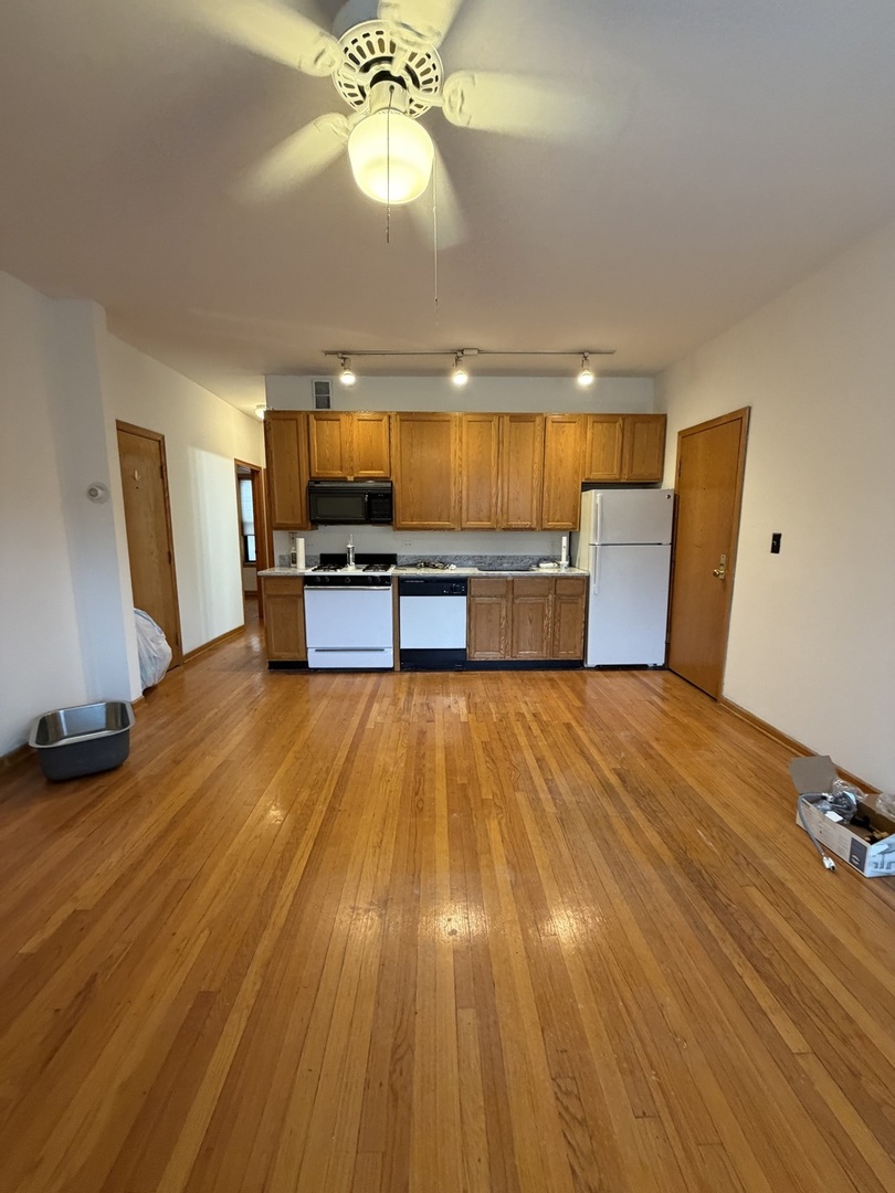 628 West Patterson Avenue, Unit 3E Chicago, IL 60613 - Photo 2 of 8