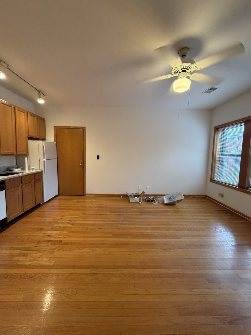 628 West Patterson Avenue, Unit 3E Chicago, IL 60613 - Photo 3 of 8