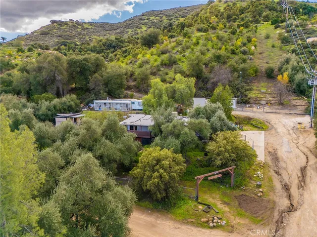 a view of a houses with a yard