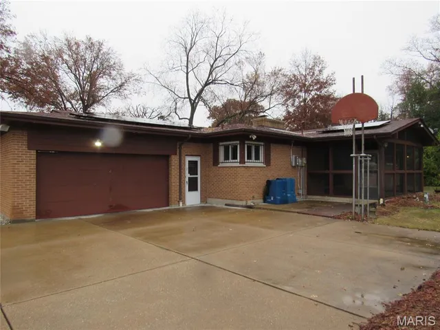 $166,500 | 42 Harneywold Drive, St. Louis, MO 63136
