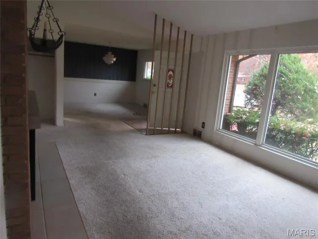 $166,500 | 42 Harneywold Drive, St. Louis, MO 63136