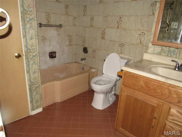 $166,500 | 42 Harneywold Drive, St. Louis, MO 63136