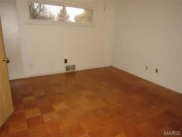 $166,500 | 42 Harneywold Drive, St. Louis, MO 63136