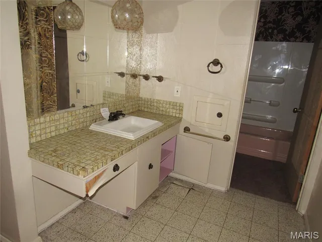 $166,500 | 42 Harneywold Drive, St. Louis, MO 63136