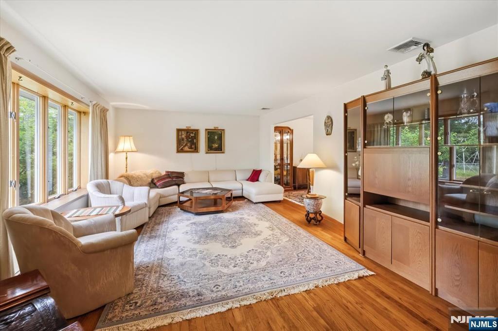 641 Antrim Road River Vale, NJ 07675 - Photo 6 of 45