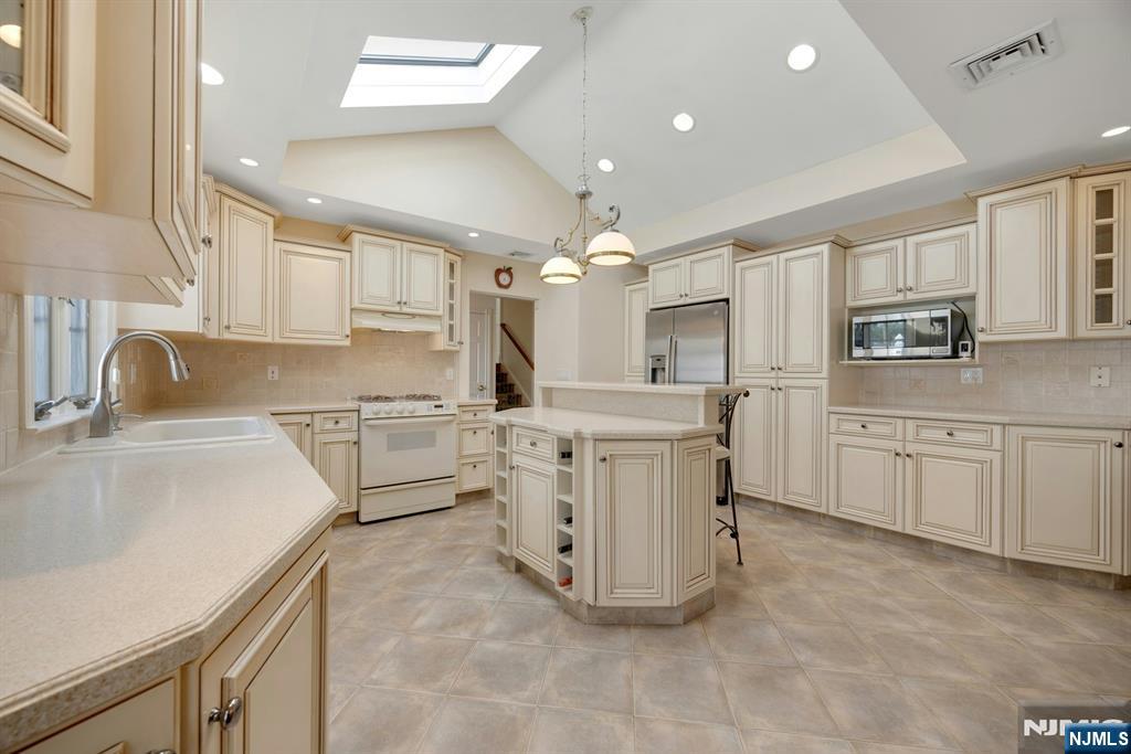 184 West Passaic Avenue Rutherford, NJ 07070 - Photo 7 of 30