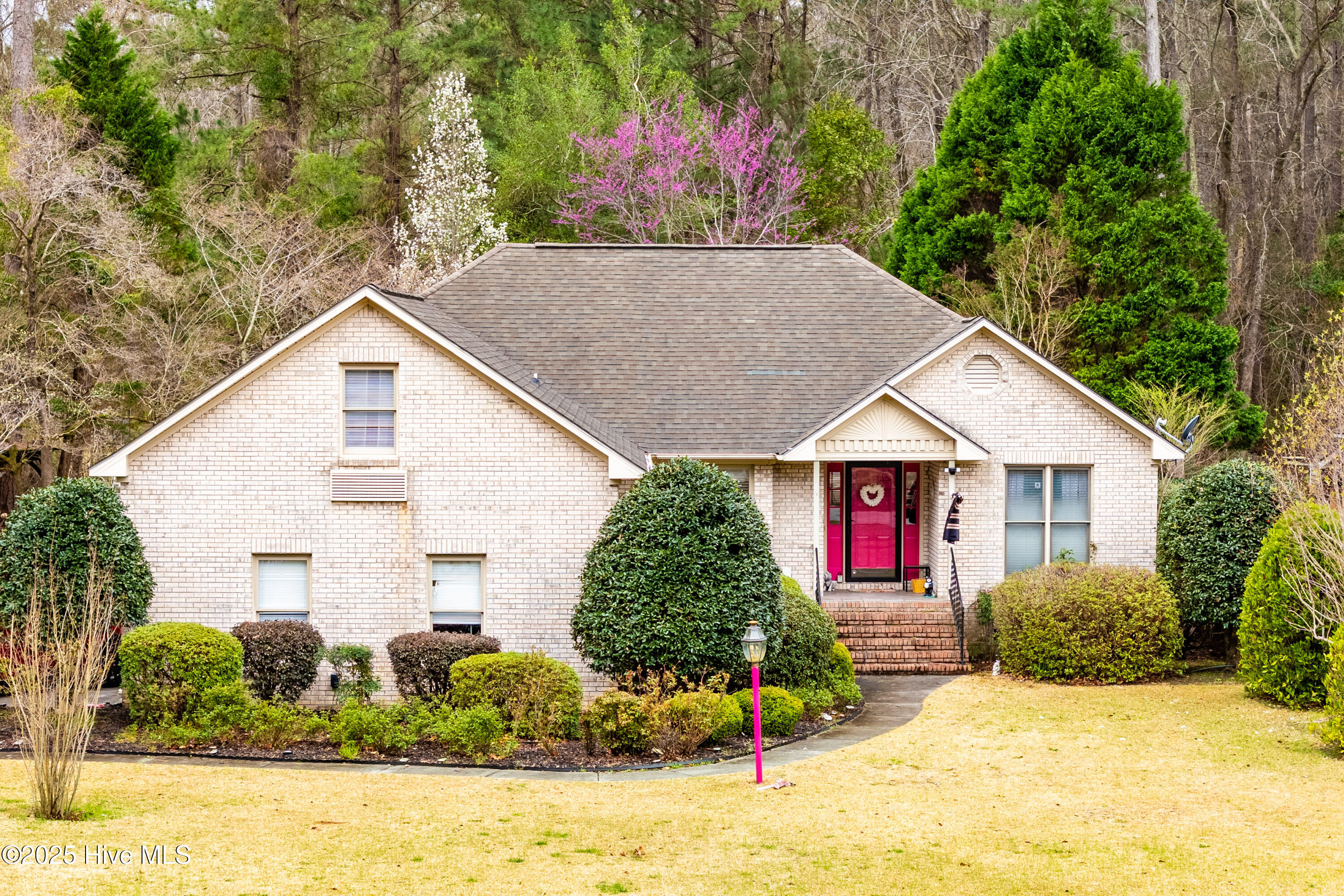 252 Pirates Road New Bern, NC 28562 - Photo 1 of 33 Front