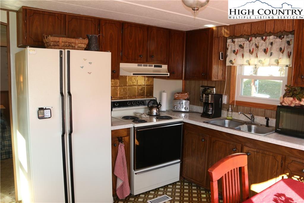 256 Clifton Road Crumpler, NC 28617 - Photo 4 of 28 Gallery Image 4