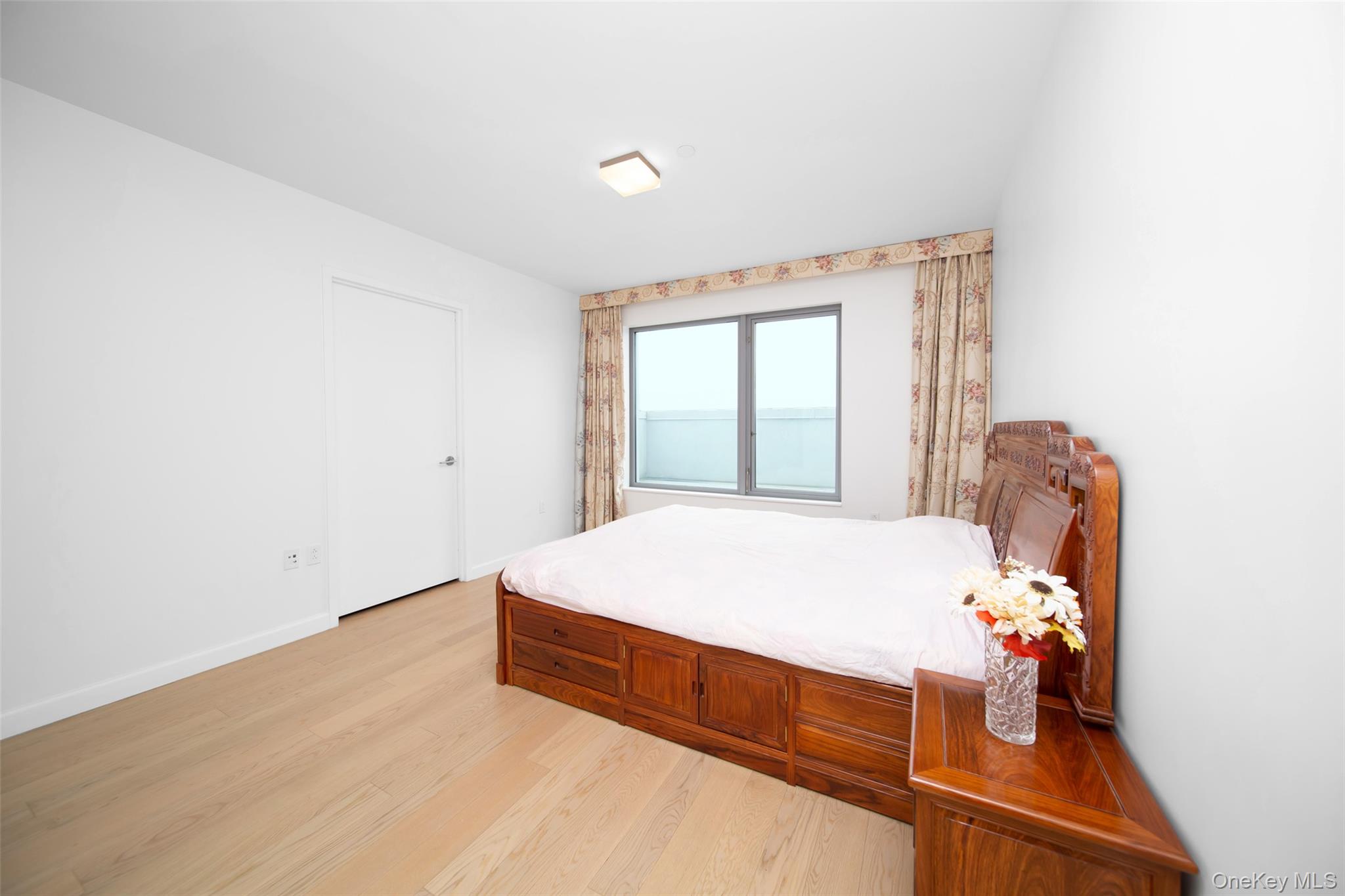 138-35 39th Avenue, Unit 17H Queens, NY 11354 - Photo 14 of 36 a bed room with a bed and a window