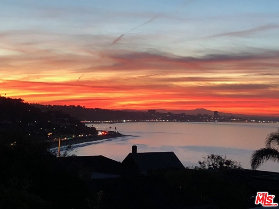 18420 Wakecrest Drive Malibu, CA 90265 - Photo 2 of 26