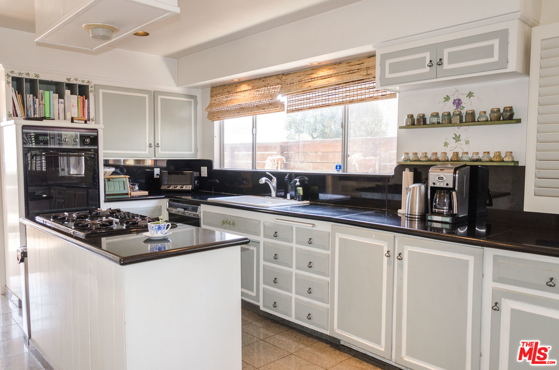 18420 Wakecrest Drive Malibu, CA 90265 - Photo 14 of 26