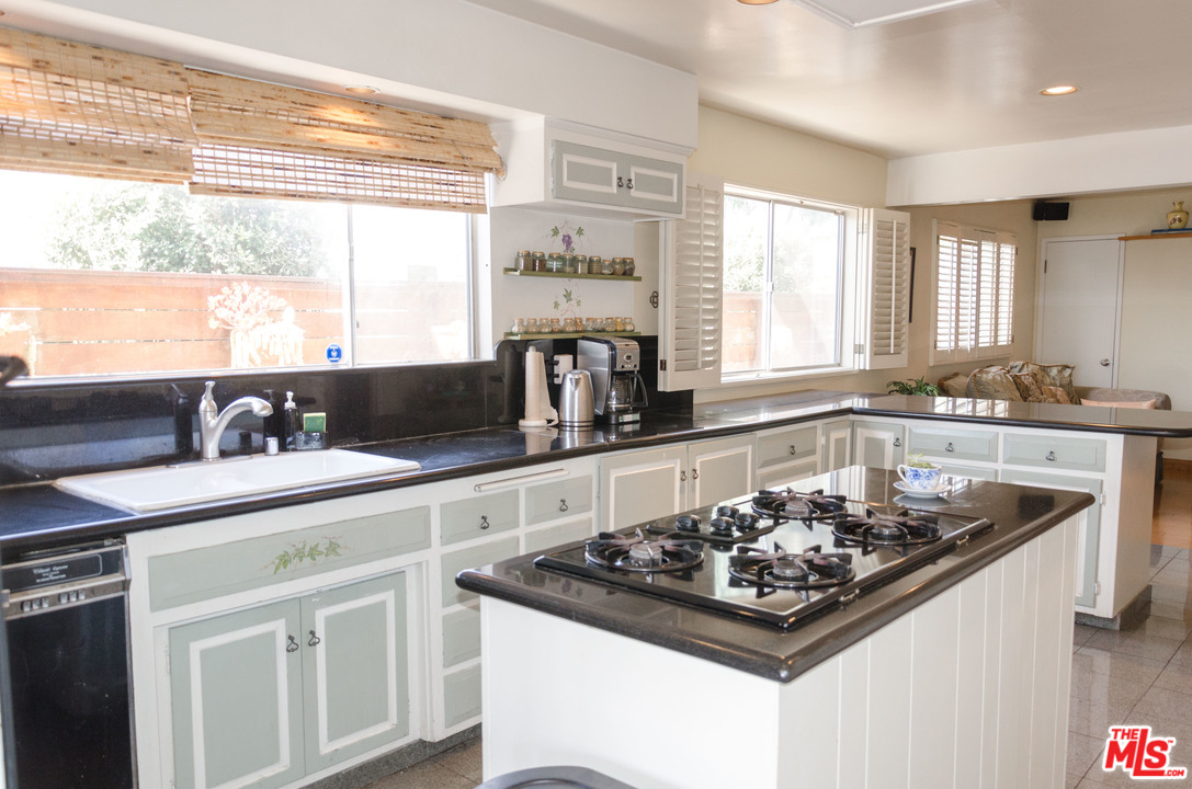 18420 Wakecrest Drive Malibu, CA 90265 - Photo 15 of 26