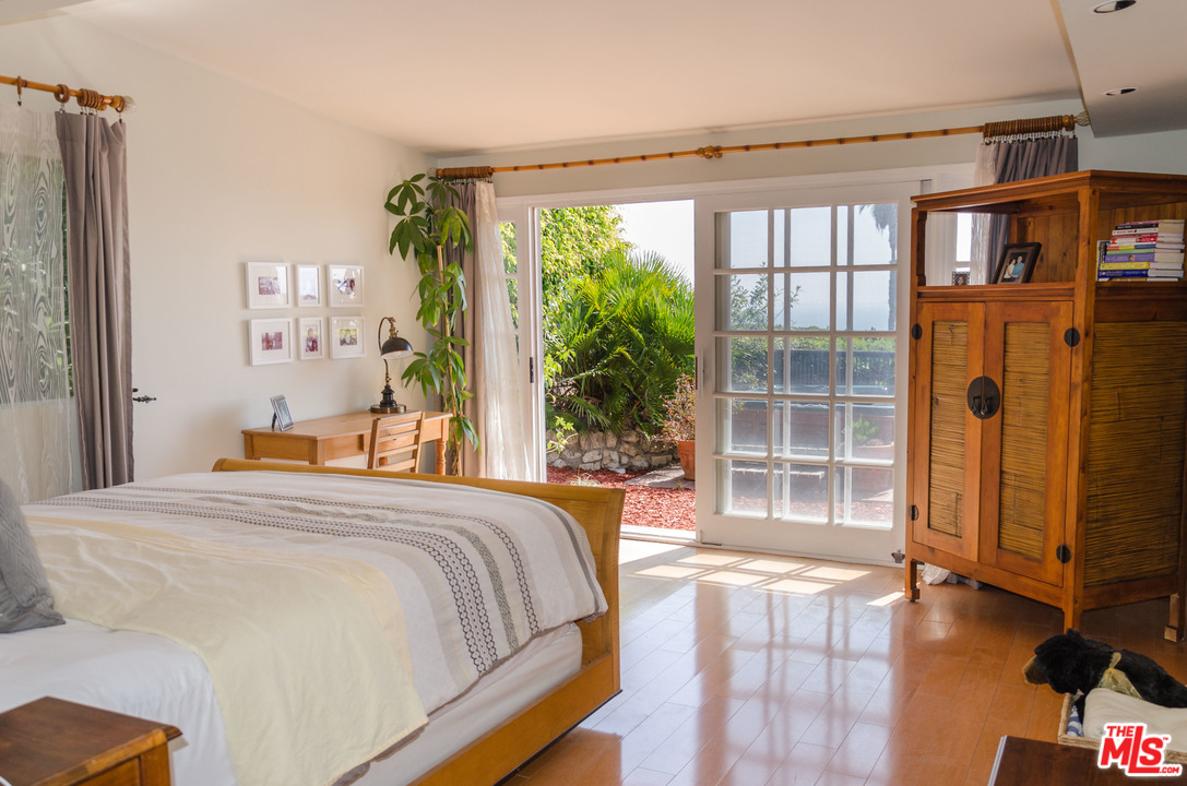 18420 Wakecrest Drive Malibu, CA 90265 - Photo 18 of 26