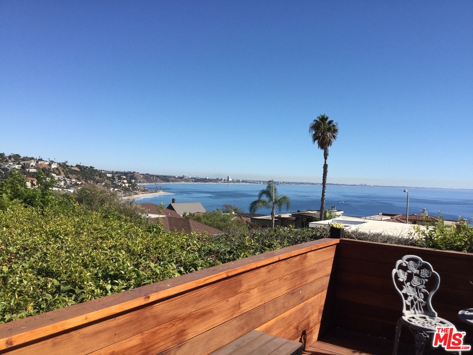 18420 Wakecrest Drive Malibu, CA 90265 - Photo 6 of 26