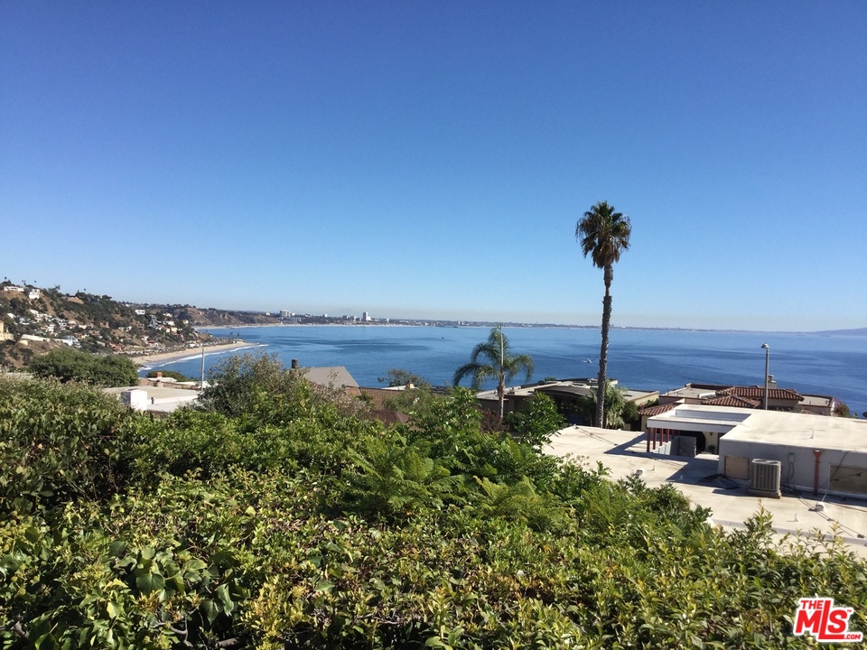 18420 Wakecrest Drive Malibu, CA 90265 - Photo 7 of 26